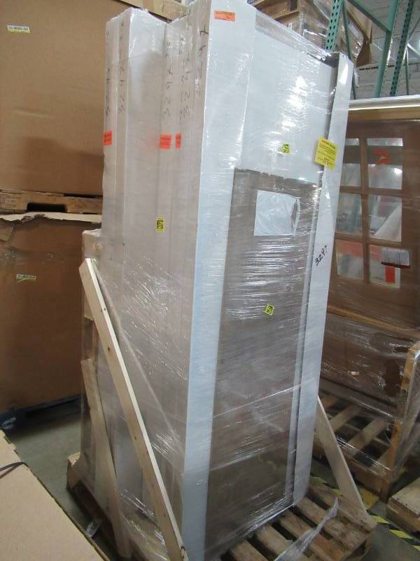 lot 39 image: Pallet of (6 Cases) 32-36 in. x 80 in. Mirror Interior Closet Sliding Doors