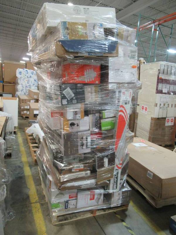 lot 81 image: WHOLESALE PALLET OF RETURNS - INDOOROUTDOOR LIGHTING
