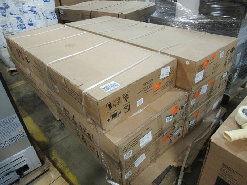 lot 62 image: Husky 6 ft. Solid Wood Top Workbench, G7200S-US - In Manufacturers Packaging - NEW