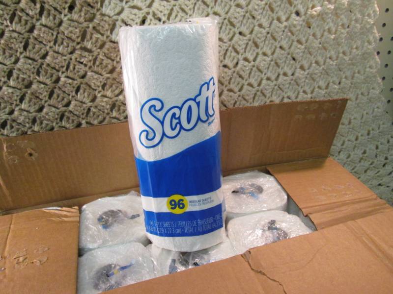 Case of 15 Rolls of Paper Towels  R...