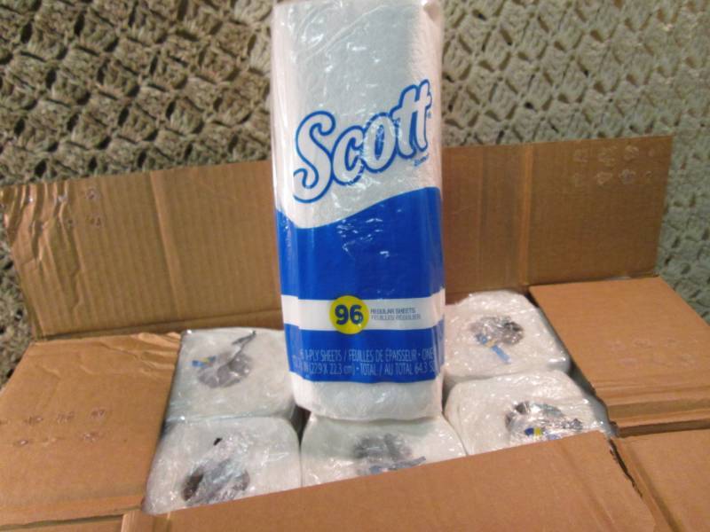 Case of 15 Rolls of Paper Towels  R...