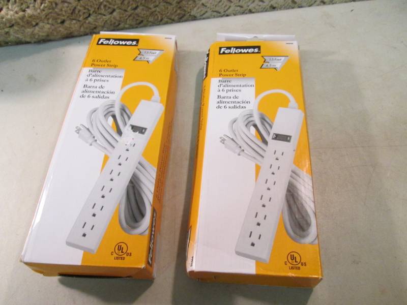 Lot of 2 Fellowes 6 Outlet Power St...