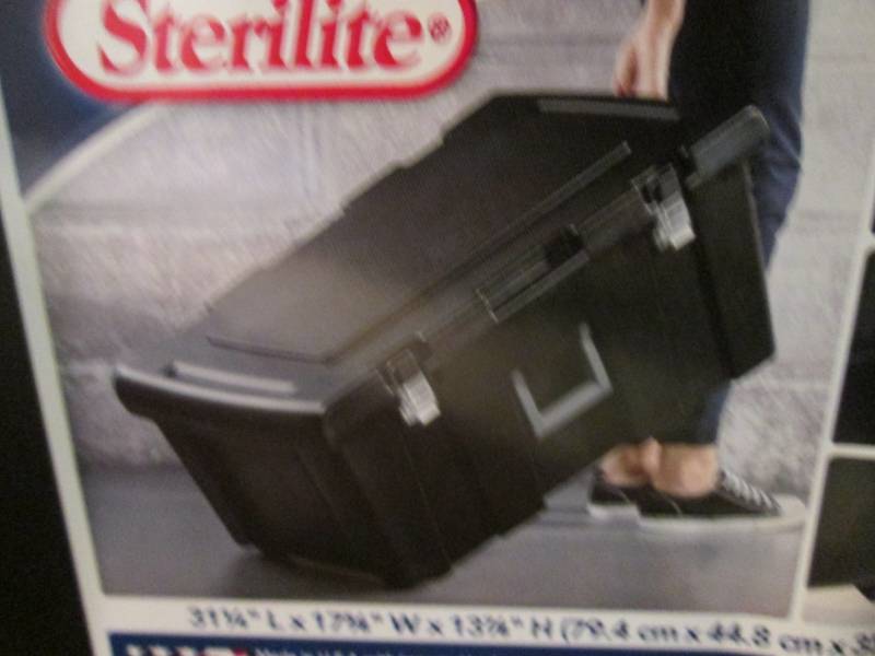 Sterilite 92 quart Footlocker Stora...
