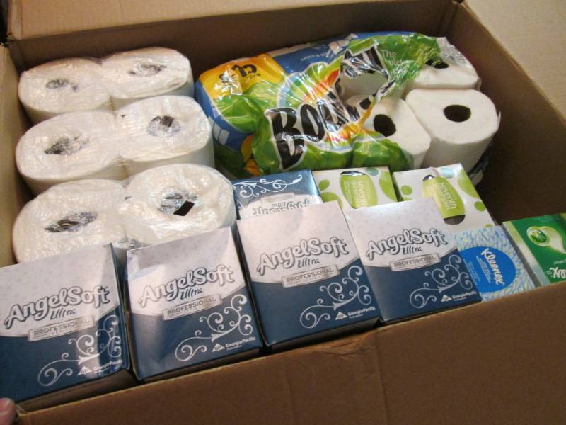 Mix Lot of 18 Rolls of Toilet Tissu...