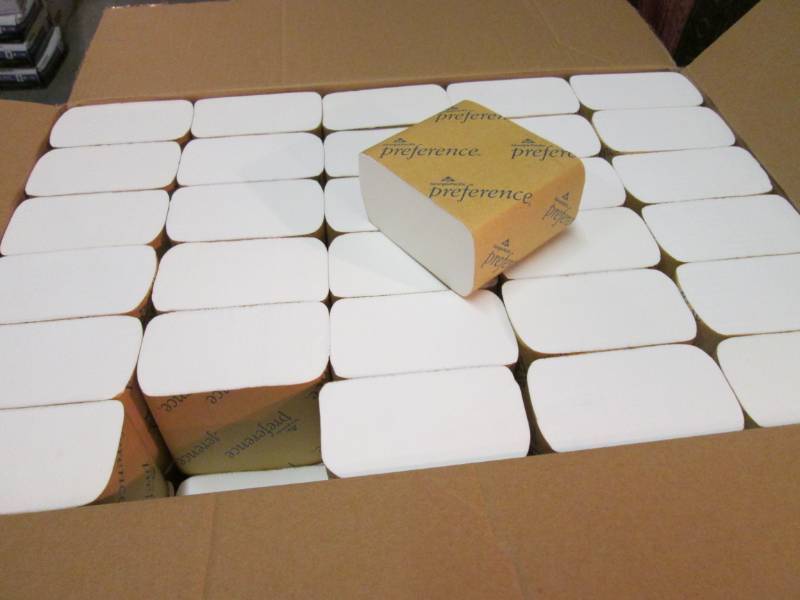 Case of 2-Ply White Interfolded Bat...