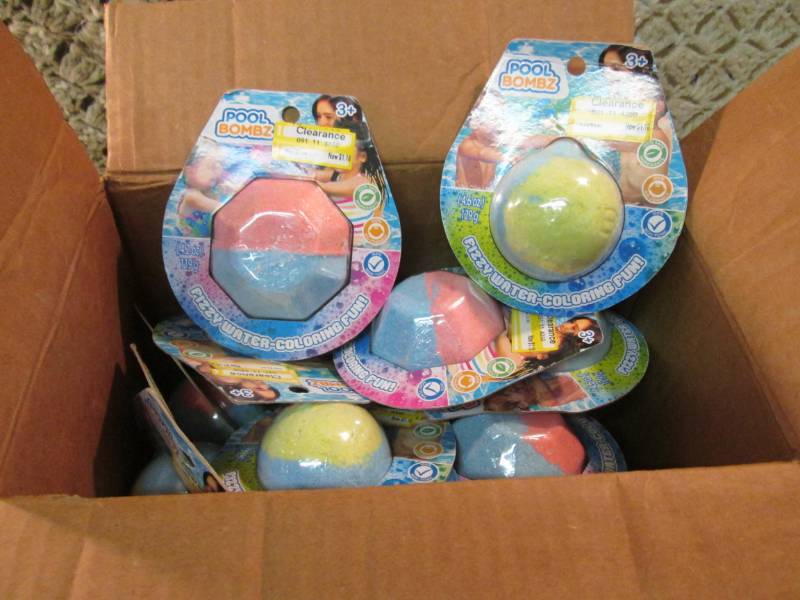 Lot of 16 Pool Bombz Retail $3.99 e...