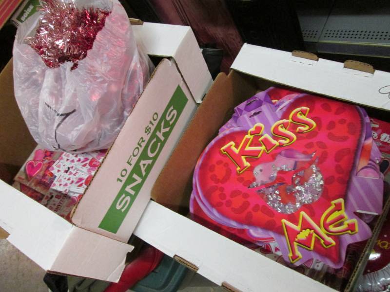 Large Lot of Valentines Decor Card ...