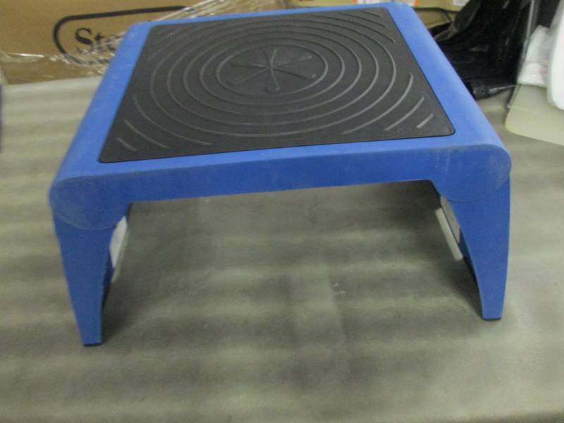 lot 16 image: Task It Folding Stool...