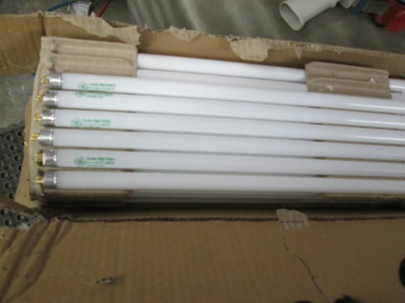 lot 22 image: Approx 38 GE T5 Fluorescent Lamps...