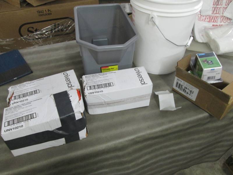 lot 30 image: 3 Boxes  Universal Medium Binder Cl...