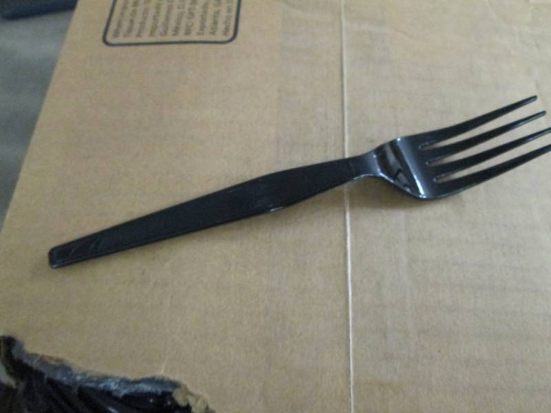 lot 46 image: Dixie Heavy Weight Plastic Forks 10...