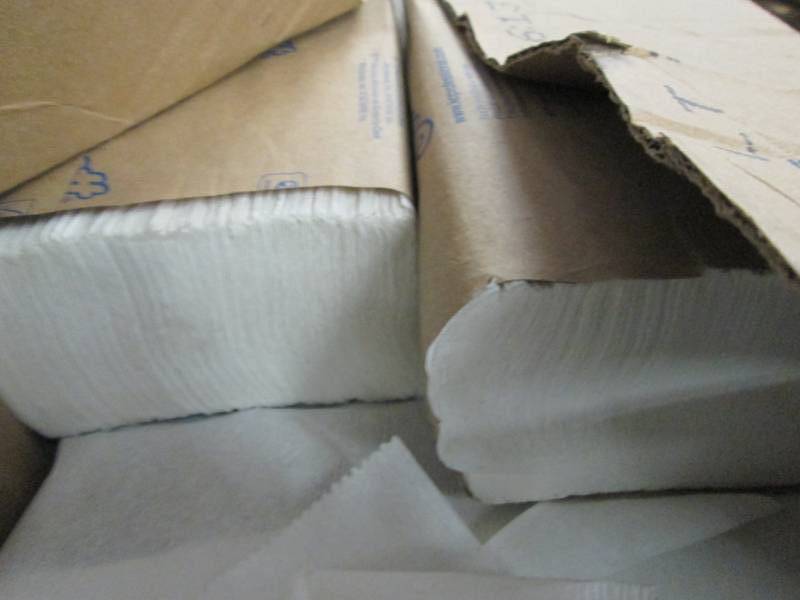 lot 49 image: Partial Case Multifold Towels plus ...
