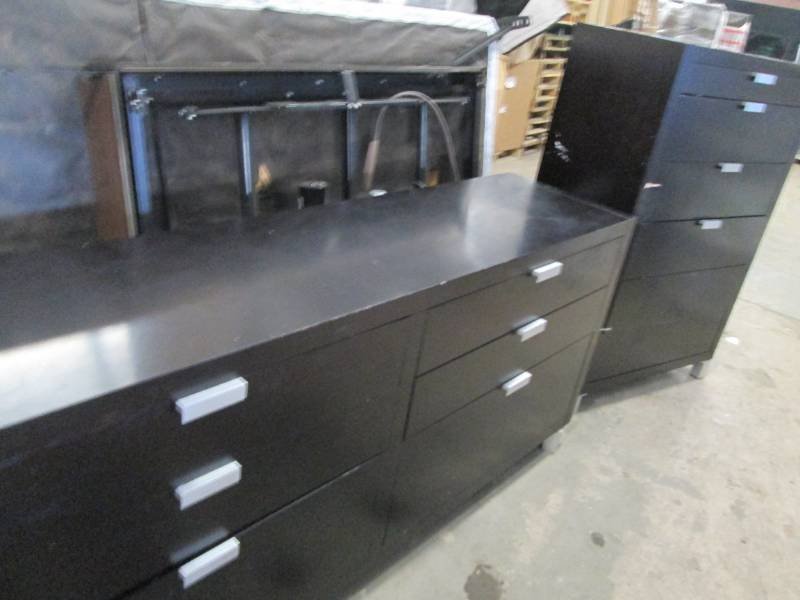 lot 55 image: 6 Drawer Dresser- leg detached, 6 D...