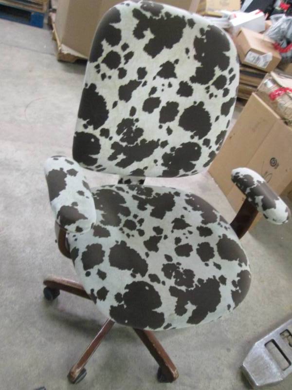 lot 89 image: Office Chair...