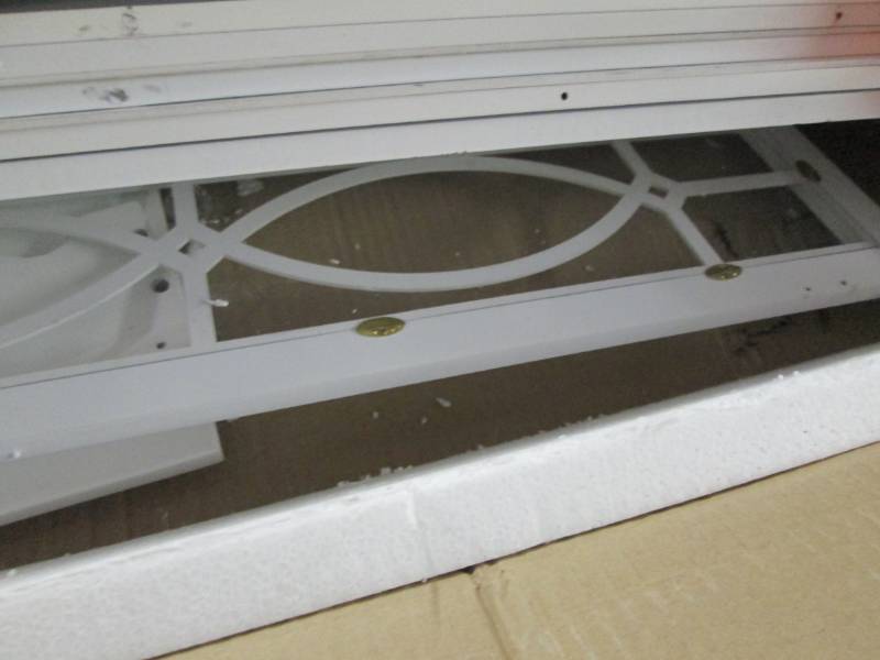 lot 118 image: White Bathroom Spacesaver open box ...