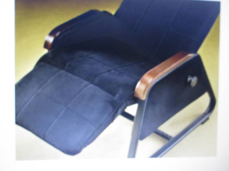 lot 166 image: Zero Gravity Chair open box Retail ...