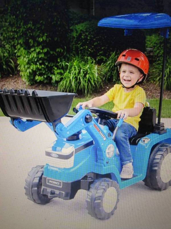 lot 167 image: Ride-On Ford Tractor with Loader op...
