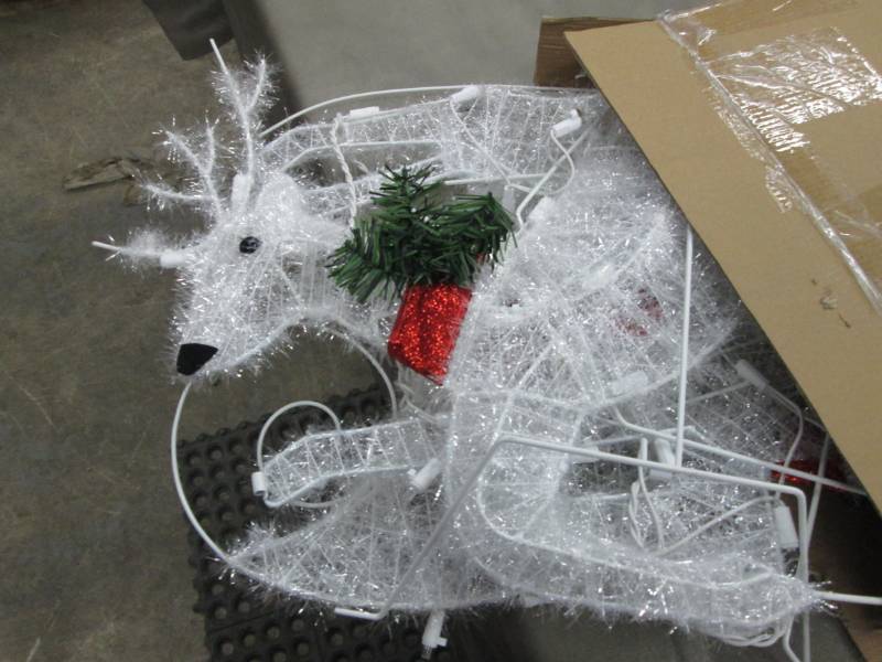 lot 173 image: Reindeer & Sleigh open box, unteste...