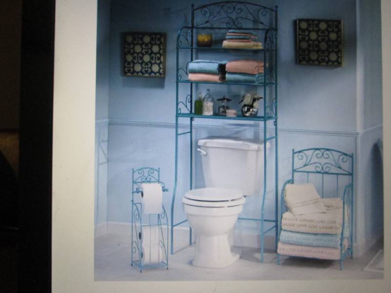 lot 205 image: 3-Piece Fiona Scrolled Bath Set ope...