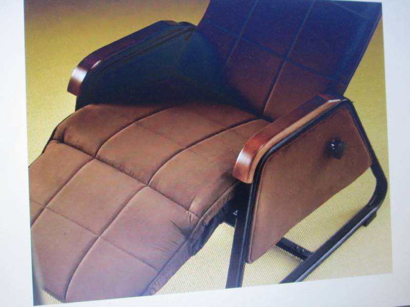 lot 211 image: Zero Gravity Chair open box Retail ...