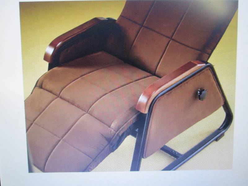 lot 246 image: Zero Gravity Chair open box Retail ...
