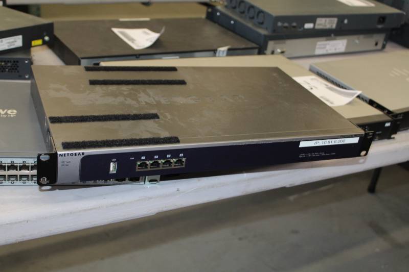 lot 68 image: Netgear Rack-Mount ProSafe WC7520 Switch
