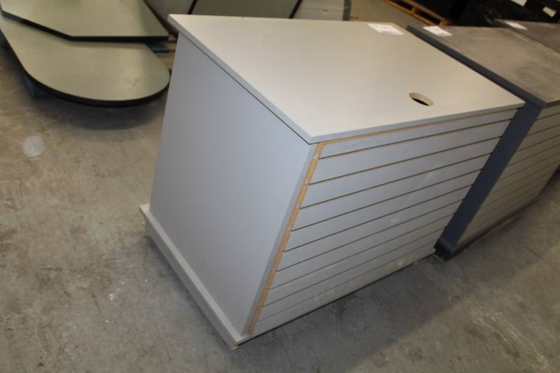 lot 138 image: Rolling Counter