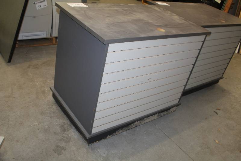lot 140 image: Rolling Counter