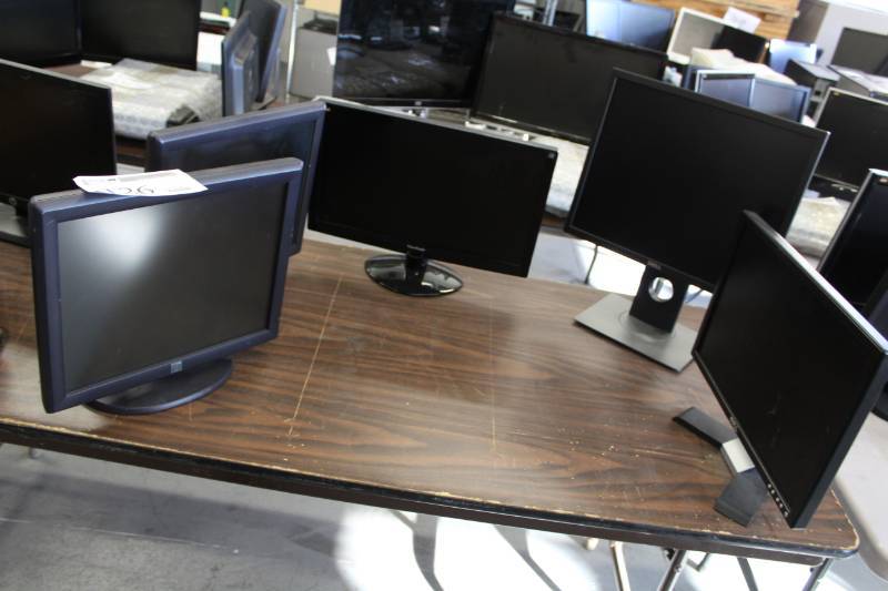 lot 126 image: Elo,ViewSonic,Dell Computer Monitors