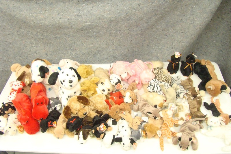 lot 126 image: Large Lot of Vintage TY Beanie Plush Dogs and Cats
