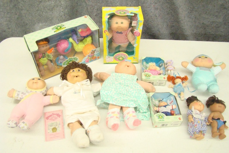 lot 131 image: Large Lot of Vintage Cabbage Patch Dolls