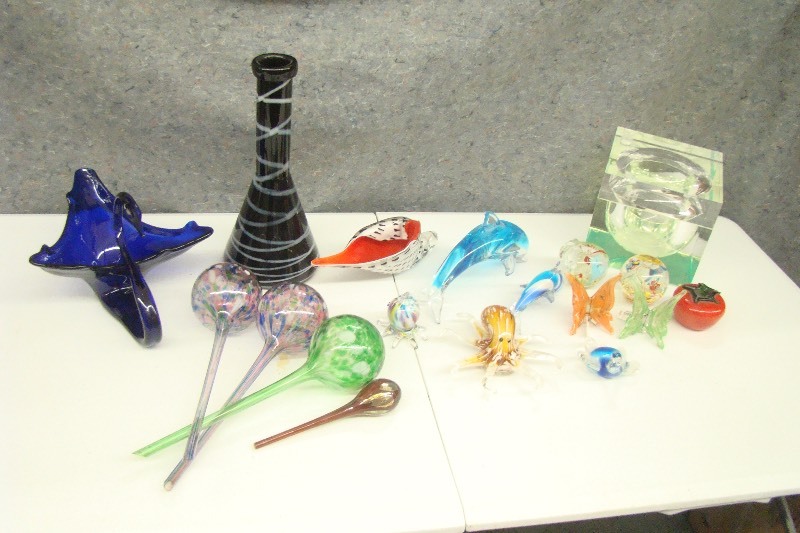 lot 137 image: Lot of Blown Glass, Lampwork, etc. Figures