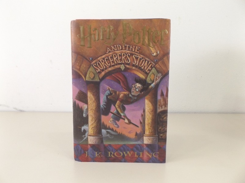 lot 6 image: First American Edition Harry Potter and the Sorcerers Stone