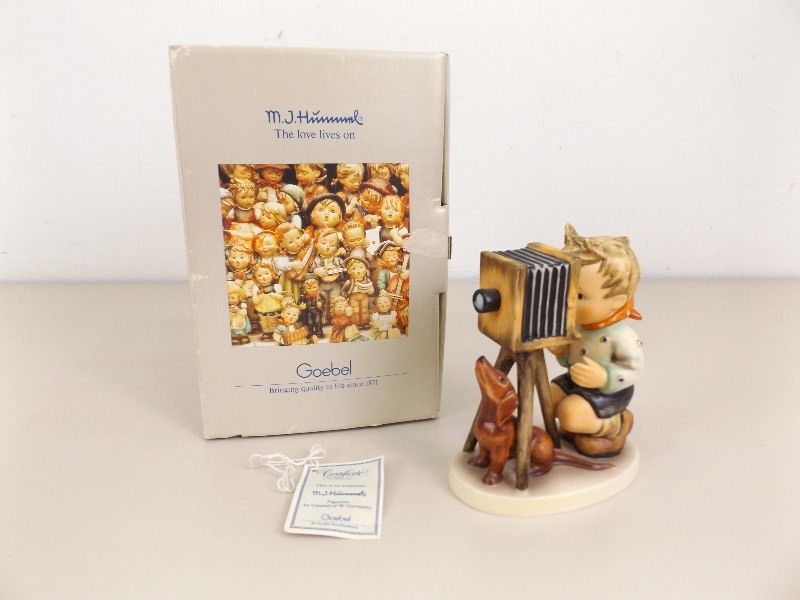 lot 52 image: Vintage M.J. Hummel Goebel The Photographer #178 In Original Box