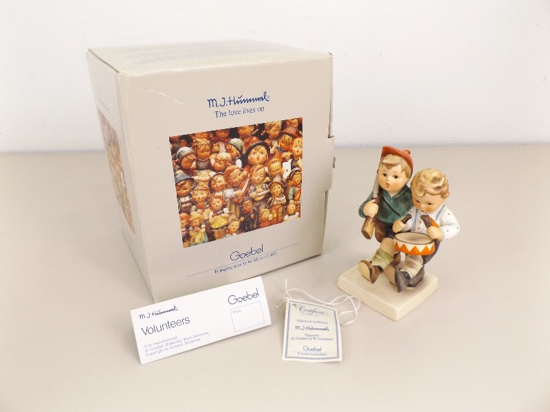 lot 57 image: Vintage M.J. Hummel Goebel Volunteers #5020 In Original Box