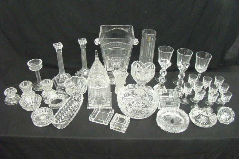 lot 153 image: Large Lot of Antique and Vintage Crystal