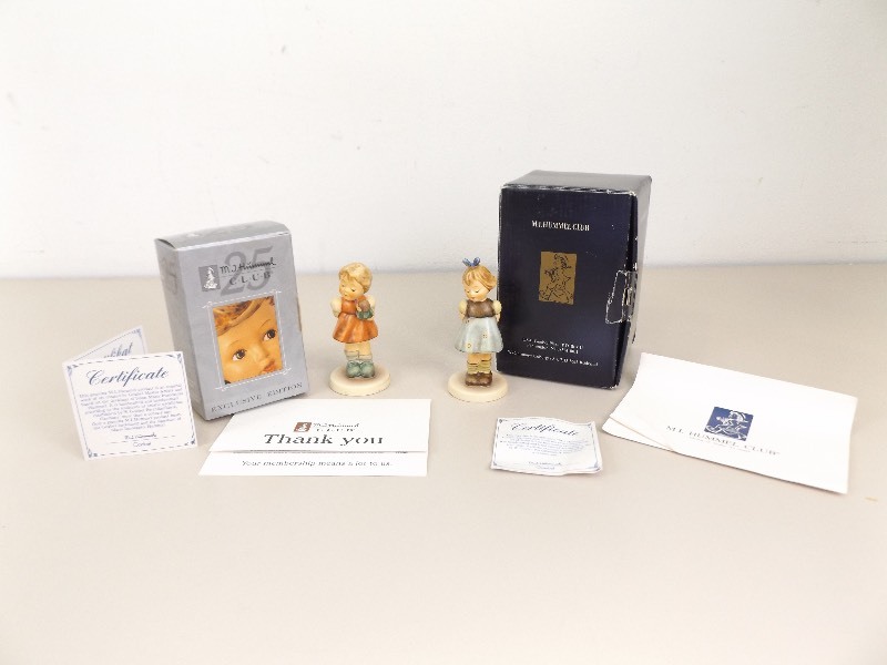 lot 64 image: 2&nbspVintage M.J. Hummel Goebel Puppet Princess #2103A, and Two Hands, One Treat #493 In Original Boxes