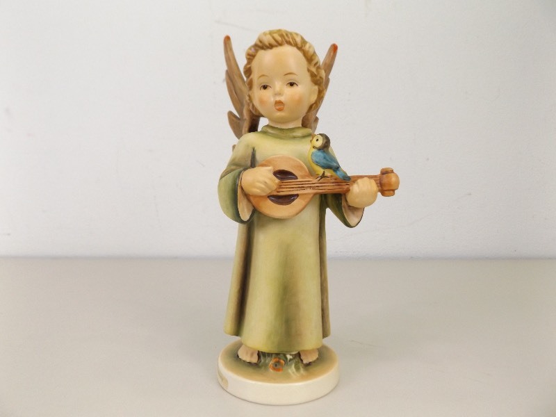 lot 68 image: Vintage M.J. Hummel Goebel Festival Harmony #1720
