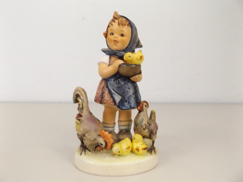 lot 75 image: Vintage M.J. Hummel Goebel Feeding Time #1990