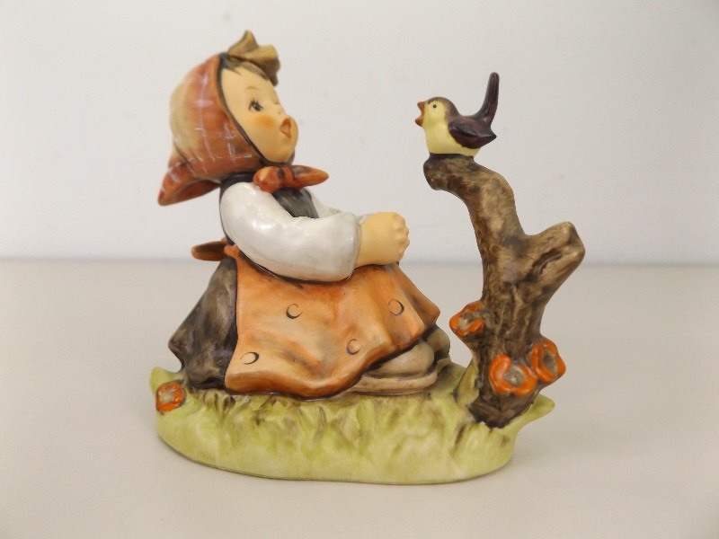 lot 77 image: Vintage M.J. Hummel Goebel In Tune #414