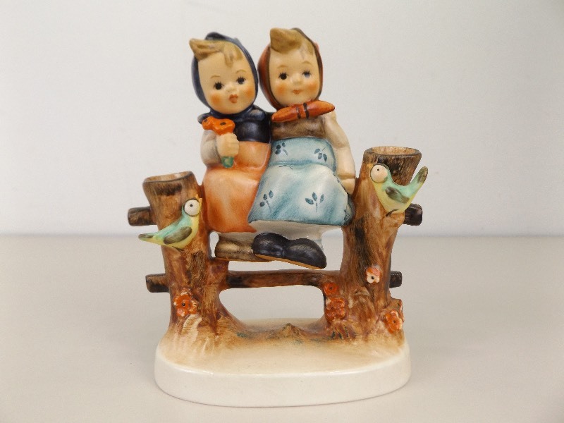 lot 81 image: Vintage M.J. Hummel Goebel Coquettes #179