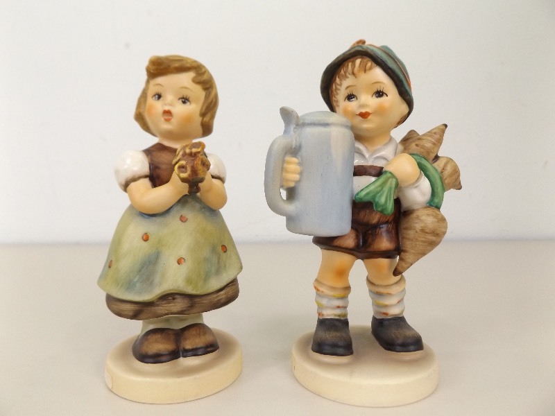 lot 82 image: 2&nbspVintage M.J. Hummel Goebel For Mother #257, and For Father #87