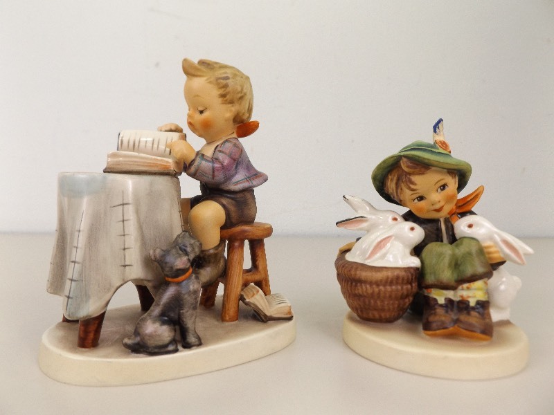 lot 84 image: Vintage M.J. Hummel Goebel Little Book Keeper #306, and Playmates #560 