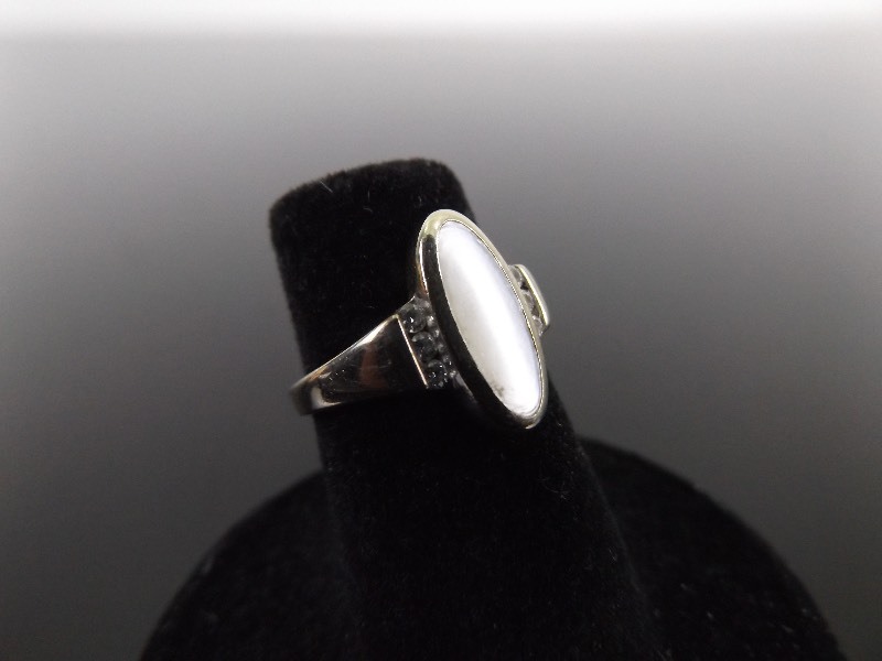 lot 20 image: KABANA 14k White Gold Mother of Pearl Diamond Accented Ring Size 4
