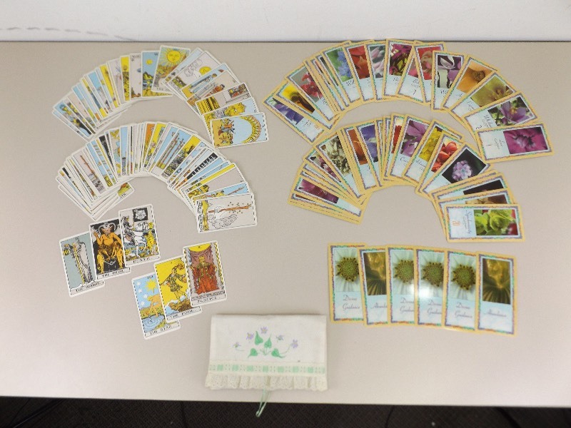 lot 87 image: Vintage Tarot Cards 