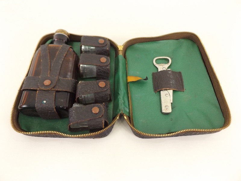 lot 96 image: Antique WhiskyLiquor Travel Drinking Set