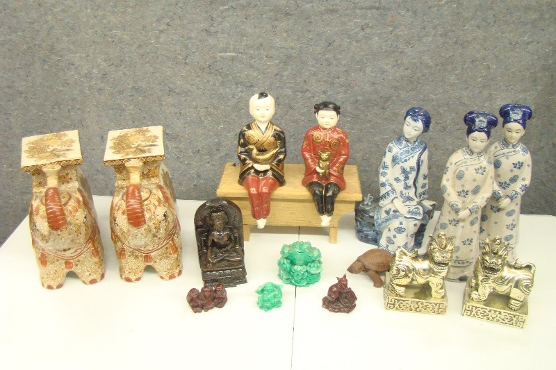 lot 161 image: Lot of Asian Decor