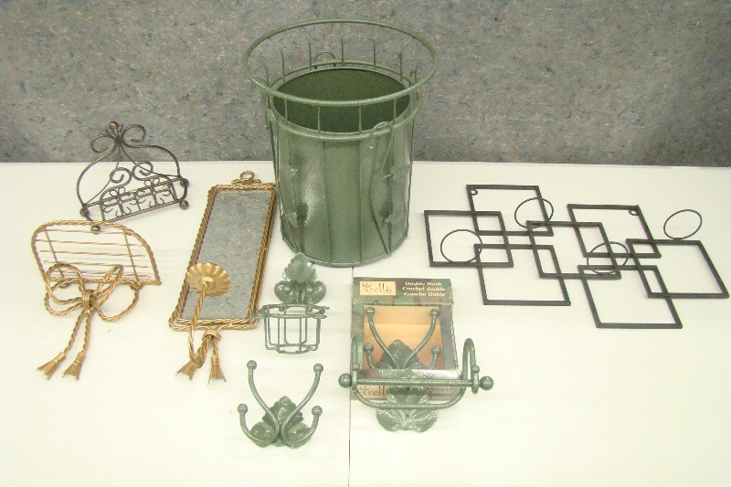 lot 165 image: Lot of Metal Decor Hangers etc.