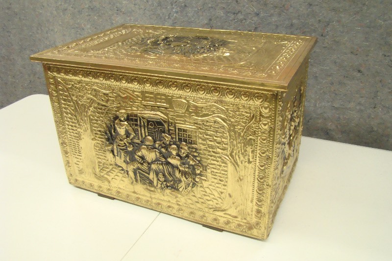 lot 167 image: Vintage Metal Covered Decorative Trunk