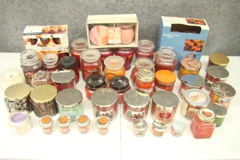 lot 190 image: Large Lot of New Bath and Body etc. Scented Candles